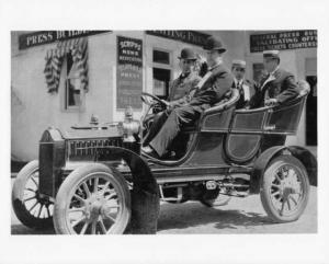 1905 Oldsmobile Touring Car Press Photo 0004