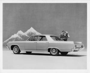 1964 Oldsmobile Super 88 Holiday Sedan Press Photo and Release 0084