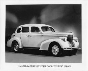 1938 Oldsmobile Six Four-Door Touring Sedan Press Photo 0227