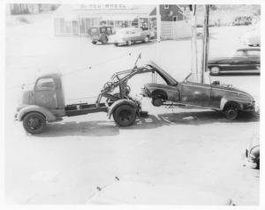 1950 REO Tow Truck with Wrecked Car Press Photo 0003