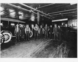 1920s DE McCanns Sons Paint Shop with Employees 0004