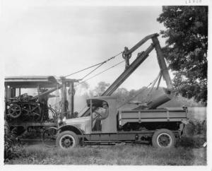 1920s Brockway Dump Truck & Shovel Press Photo 0015