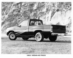 1993 1/2 Nissan 4x2 Pickup Truck Press Photo 0025