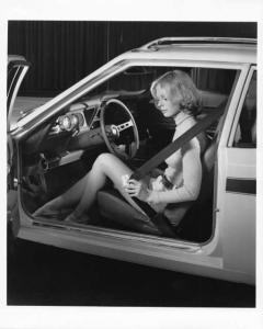 1974 AMC Lap and Shoulder Harness Restraint Press Photo and Release Set 0043