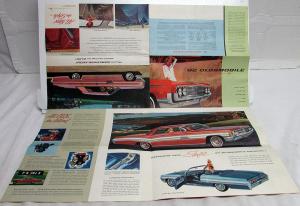 1962 Oldsmobile Dealer Color Sales Brochure Large Folder 98 88 F-85 Starfire