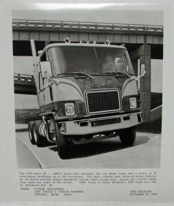 1970 GMC Trucks Press Kit Jimmy Astro 95 45-55-6500 Series Original