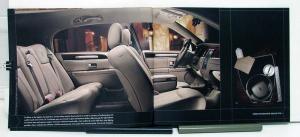 2005 Lincoln Town Car Sales Brochure & Specifications
