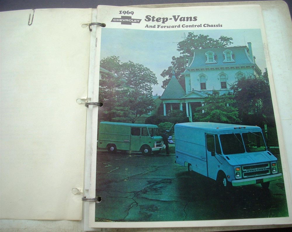 1969 Chevrolet Truck Fleet Sales Brochure Portfolio Panel Van Suburban Series 40