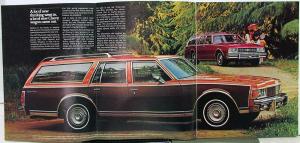 1977 Chevrolet Vega Chevelle Suburban Blazer Sportvan Wagons Sales Brochure