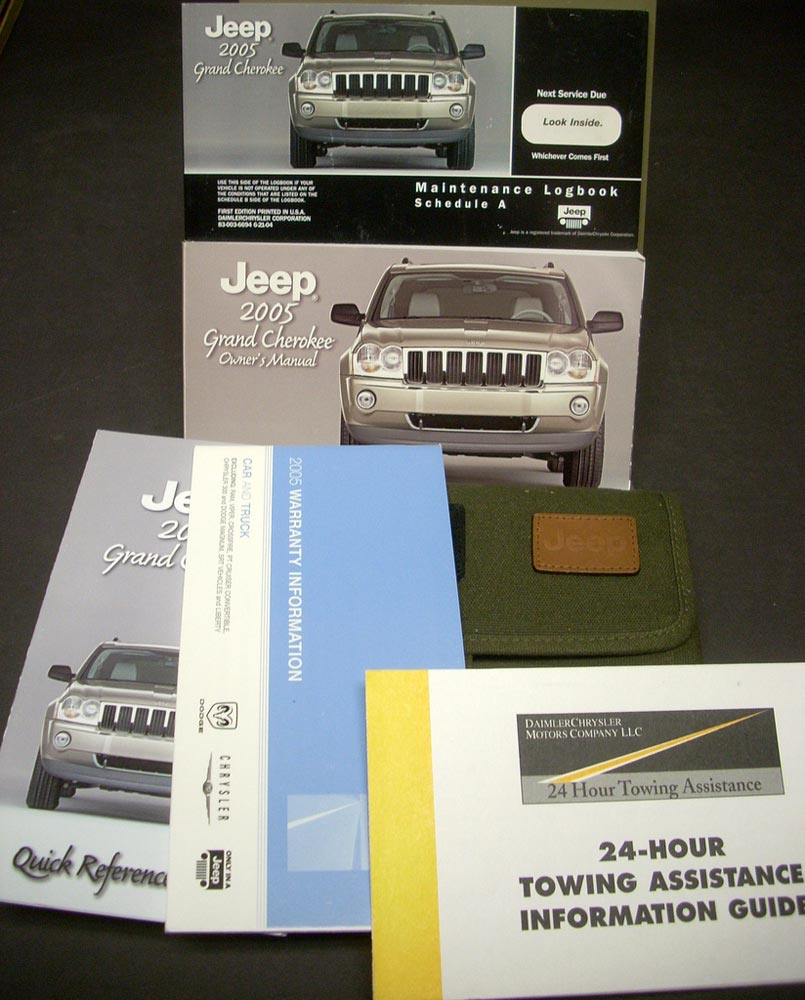 2005 Jeep Grand Cherokee Owners Manual W/Maintenance Logbook & Fabric Pouch