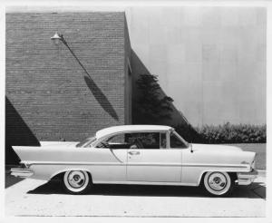 1957 Lincoln Capri Coupe 2-Door Hardtop Press Photo 0016