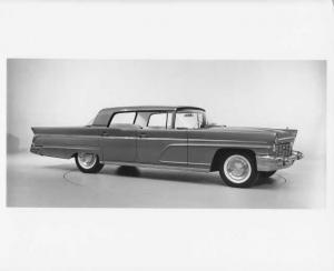 1960 Lincoln Four Door Sedan Press Photo 0022
