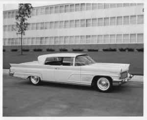 1960 Lincoln Continental Mark V Press Photo 0026