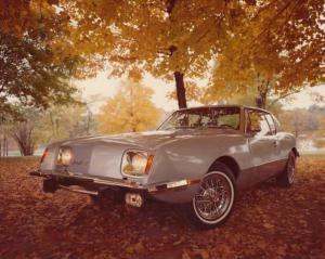 1976 Avanti II Press Photo & Release 0001