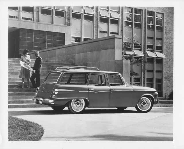 1962 Studebaker Lark 4-Door Station Wagon Press Photo and Release 0018