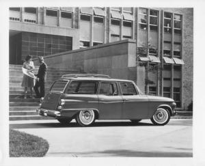 1962 Studebaker Lark 4-Door Station Wagon Press Photo and Release 0018