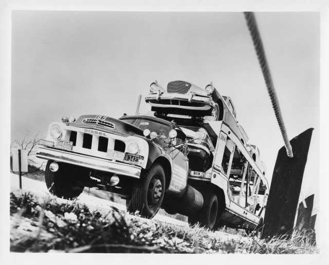 1958 Studebaker Diesel Medium Duty Trucks & Tractors Press Photo & Release 0026