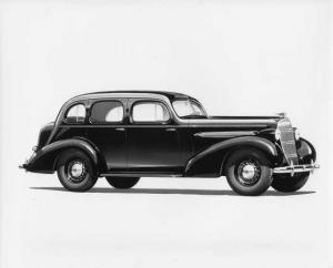 1935 Oldsmobile Six 4-Door Touring Sedan Press Photo 0021