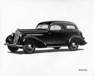 1935 Oldsmobile Eight 2-Door Sedan Press Photo 0022