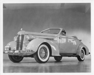 1937 Oldsmobile 8 Cylinder Convertible Coupe Press Photo 0026