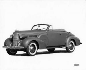 1937 Oldsmobile 8 Cylinder Sport Coupe Press Photo 0027