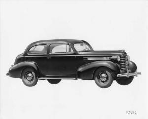 1937 Oldsmobile Six 2-Door Sedan Press Photo 0028