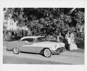 1955 Oldsmobile 98 Deluxe Holiday Coupe Press Photo 0051