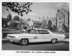 1962 Oldsmobile 98 Holiday Sports Sedan Press Photo 0059