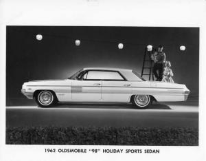 1962 Oldsmobile 98 Holiday Sports Sedan Press Photo 0060