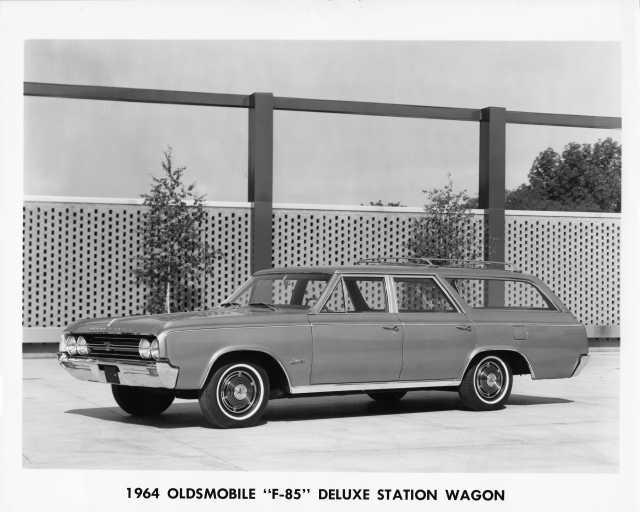 1964 Oldsmobile F-85 Deluxe Station Wagon Press Photo and Release 0078