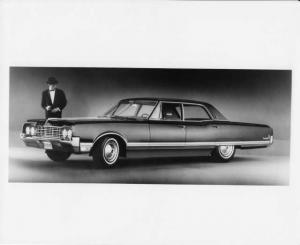 1965 Oldsmobile 98 Luxury Sedan Press Photo and Release 0092