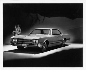 1966 Oldsmobile Jetstar 88 Holiday Sedan Press Photo and Release 0099