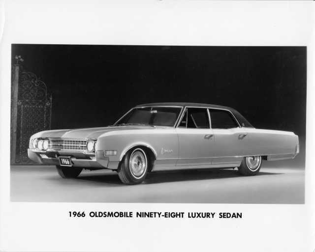 1966 Oldsmobile Ninety-Eight Luxury Sedan Press Photo 0102