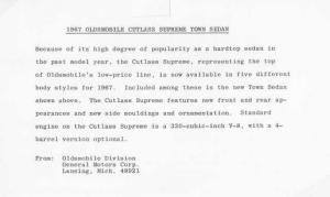 1967 Oldsmobile Cutlass Supreme Town Sedan Press Photo and Release 0108
