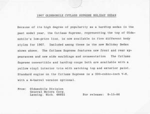 1967 Oldsmobile Cutlass Supreme Holiday Sedan Press Photo and Release 0110