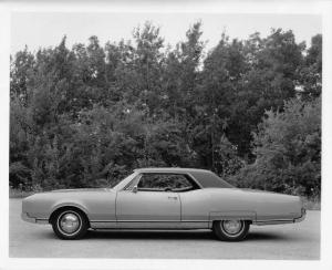 1967 Oldsmobile 98 Holiday Coupe Press Photo and Release 0112