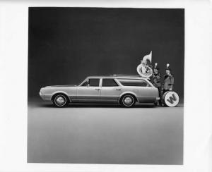 1967 Oldsmobile Cutlass Station Wagon Press Photo and Release 0120