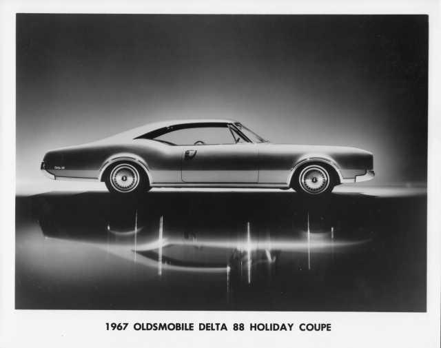 1967 Oldsmobile Delta 88 Holiday Coupe Press Photo and Release 0129
