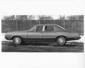 1970 Oldsmobile Cutlass Town Sedan Press Photo 0176