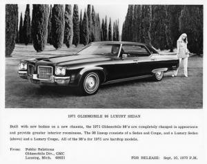 1971 Oldsmobile 98 Luxury Sedan Press Photo 0183