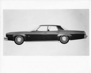 1974 Oldsmobile Delta 88 Royale Town Sedan Press Photo 0204
