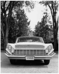 1961 DeSoto Adventurer Two-Door Hardtop Sedan Press Photo and Release 0011