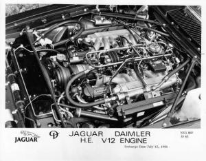 1981 Jaguar Daimler HE V12 Engine Press Photo 0004
