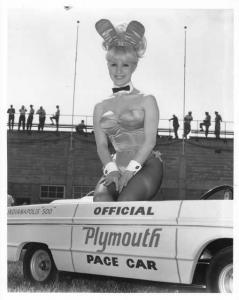 1965 Plymouth Fury Indy 500 Pace Car Replica Playboy Bunny Press Photo 0004