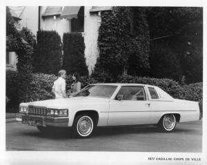 1977 Cadillac Coupe DeVille Press Photo and Release 0032