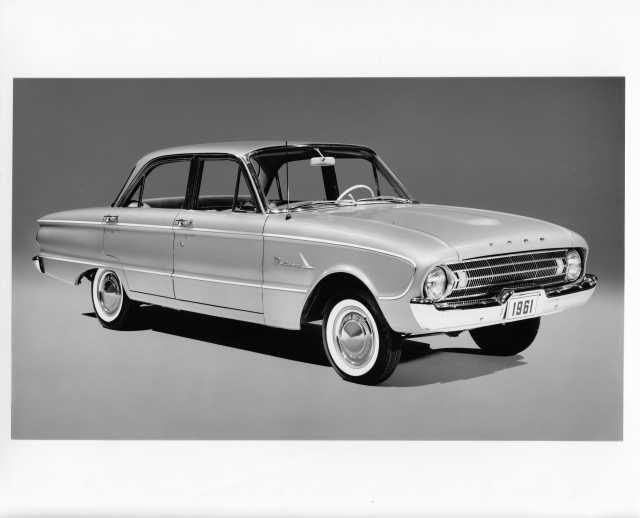 1961 Ford Falcon Fordor Sedan Press Photo and Release 0010