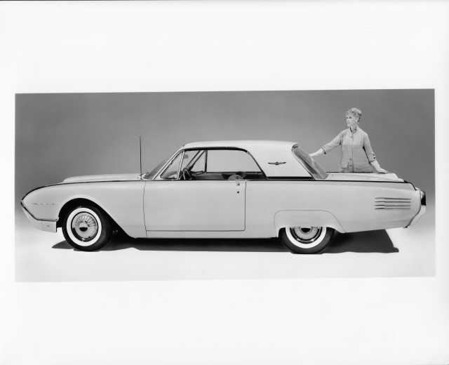 1961 Ford Thunderbird Press Photo & Release 0019