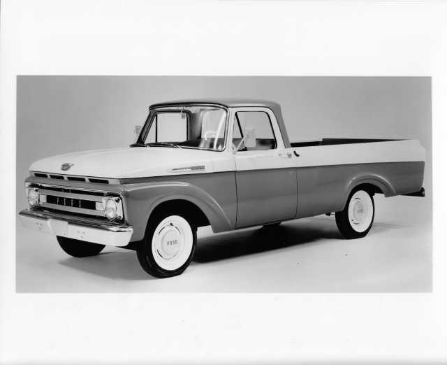 1961 Ford F-100 Styleside Light Duty Pickup Press Photo & Release 0024