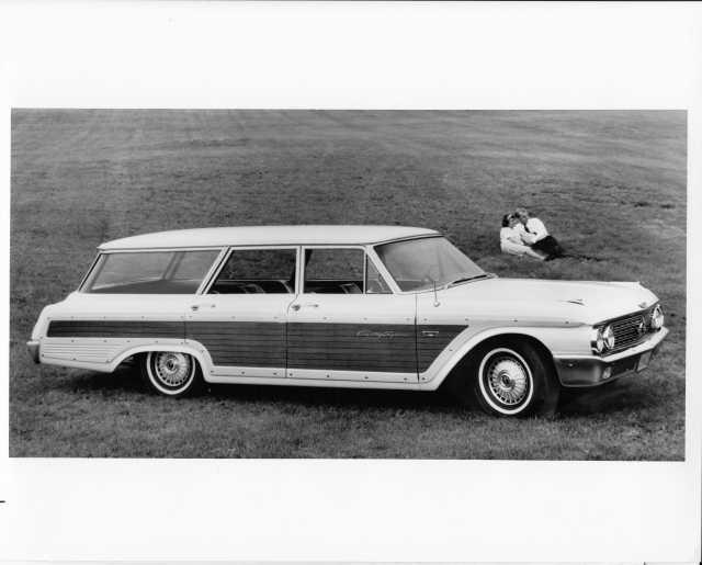 1962 Ford Country Squire Press Photo & Release 0033