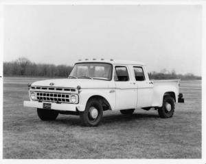 1965 Ford F-250 Light Truck Pickup Six Man Crew Cab Press Photo and Release 0061